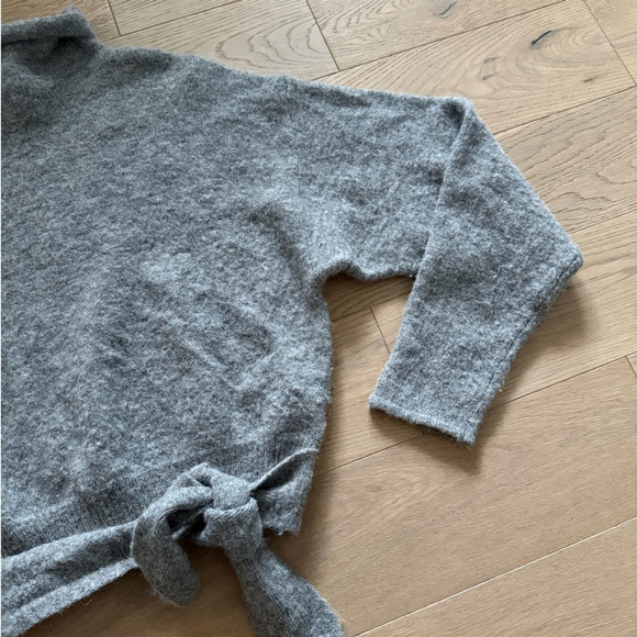 Aritzia Lorin Sweater Grey Size Small - Picture 3 of 9